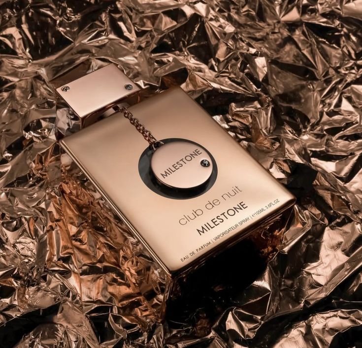 Club De Nuit Milestone - Parfum fructat floral lemnos